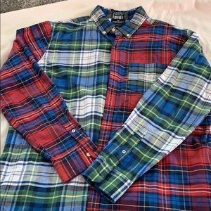 Men’s classic fit button up shirt.